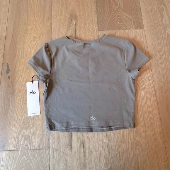NWT 🌟 ALO Yoga alosoft crop finesse Short Sleeve Top - Picture 4 of 7